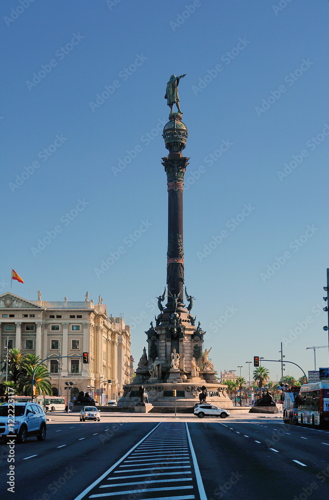 Obraz premium The Columbus Monument, the port of Barcelona, Spain.