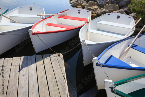 petites barques en bois au port des salines sur l'ile d'oléron 