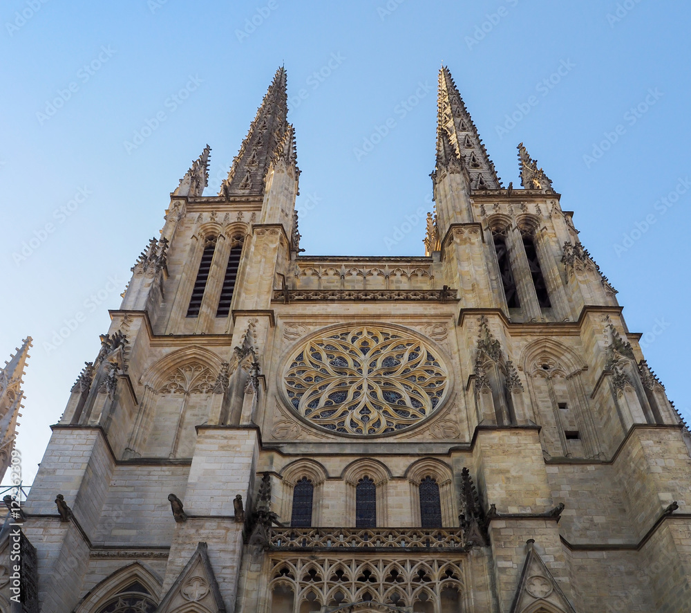 Fototapeta premium Facade of the Cathedral of St Andrew in Bordeaux