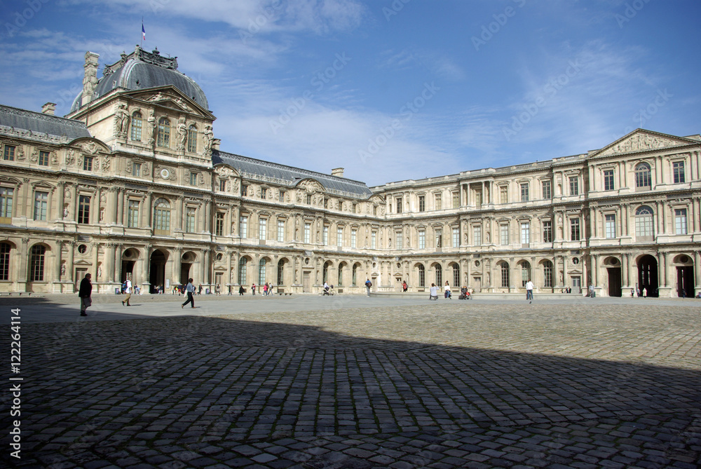Cour Carrée du Louvre à Paris, France