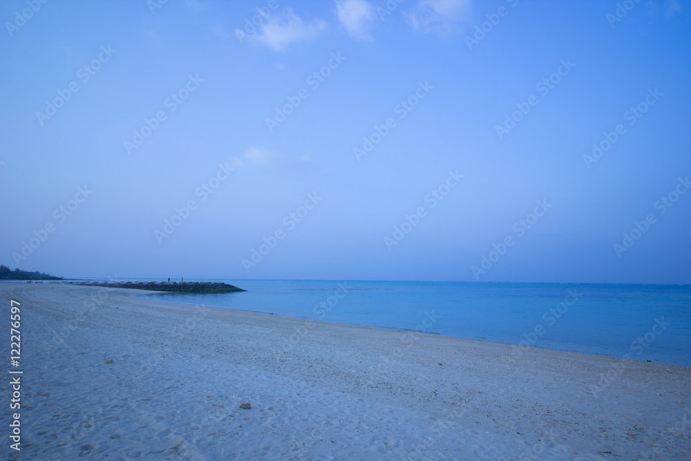 Obraz premium 海辺と青い空