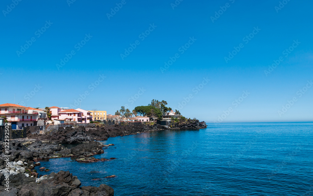 Malerische Bucht von Santa Tecla; Acireale; Sizilien