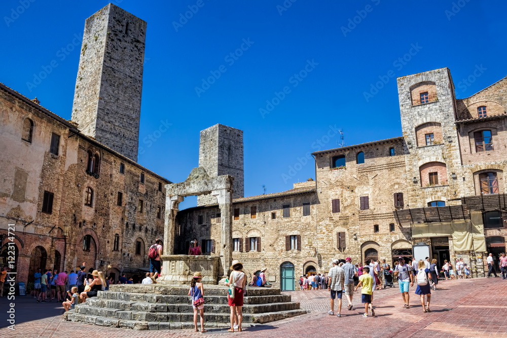 San Gimignano, Piazza della Cisterna