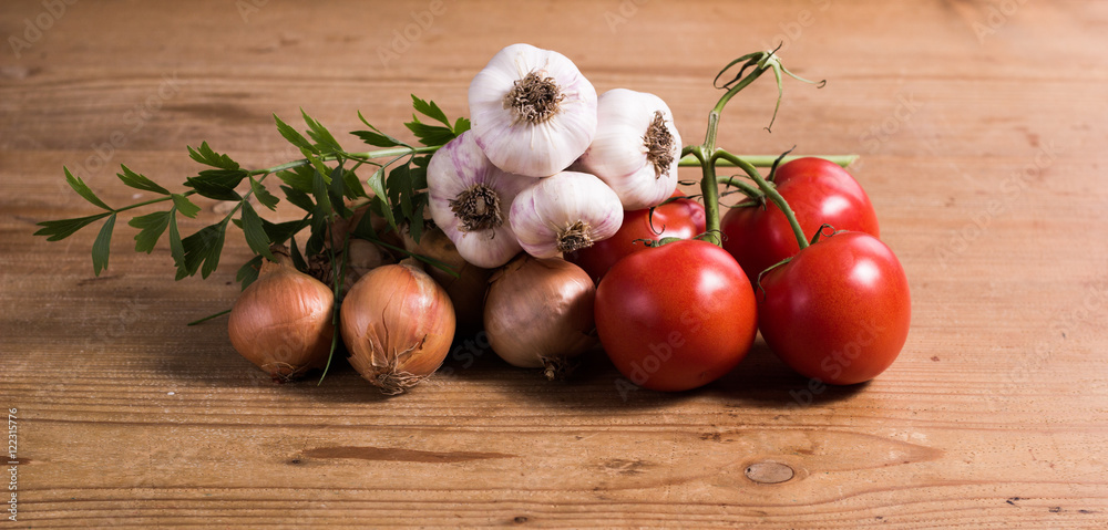 Tomato Onion Garlic with Lovage Tomato Onion Garlic with Lovage