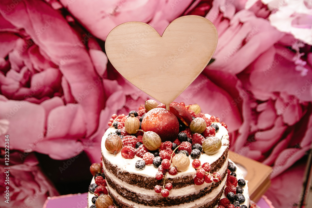 Wedding Cake with Berries Wedding Cake with Berries