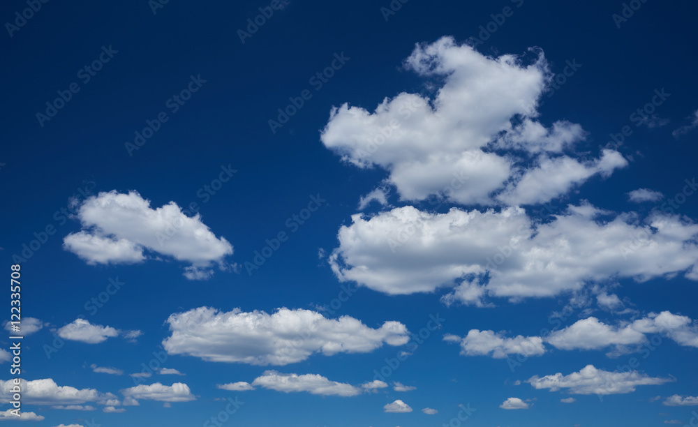 Naklejka premium The beautiful blue sky cumulus clouds