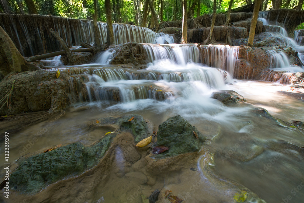 Obraz premium Deep forest waterfall at Erawan waterfall National Park Kanjanaburi Thailand
