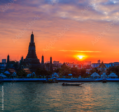 Wat Arun Ratchawararam Ratchawaramahawihan in Bangkok of Thailand