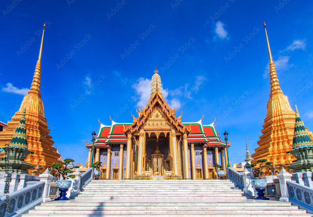 Fototapeta premium Wat Phra Si Rattana Satsadaram or Wat Phra Kaew or Temple of the Emerald Buddha in Bangkok of Thailand