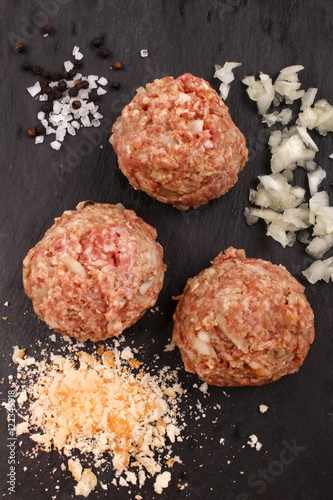 round meat balls with chopped onion, salt, peppercorns and bread