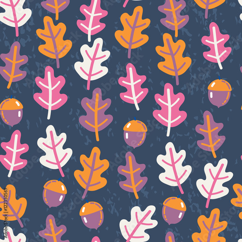Seamless pattern with autumn oak leafs and acorns
