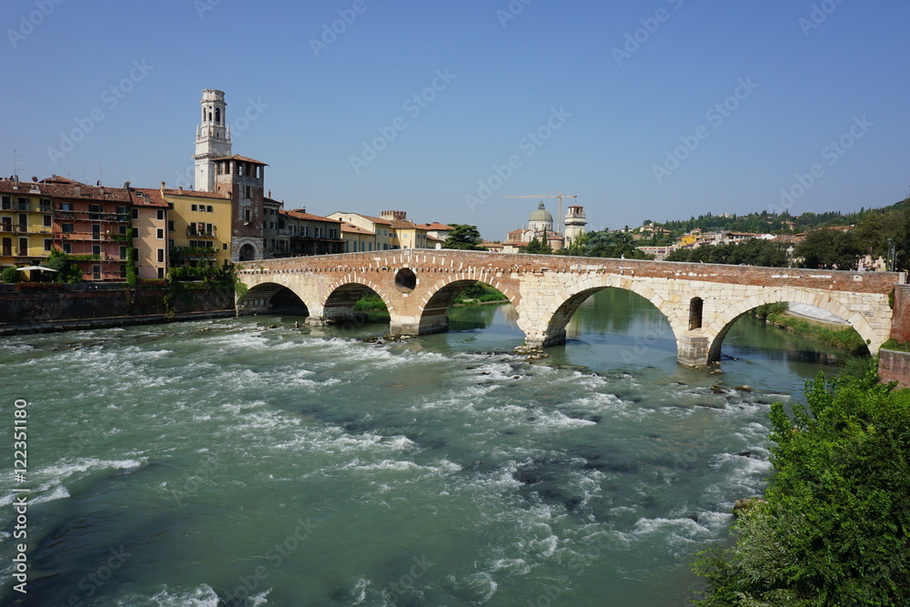 Die Ponte Pietra in Verona