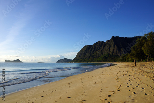 Fototapeta Naklejka Na Ścianę i Meble -  Gentle wave lap on Waimanalo Beach