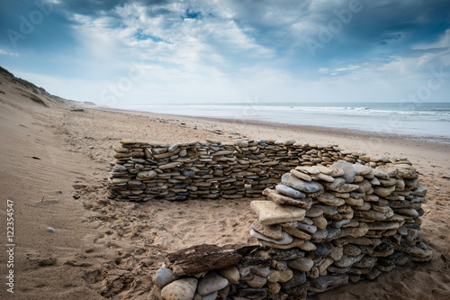 Canvastavla Fortification de galets sur la plage de Sauveterre à Olonne-sur-Mer