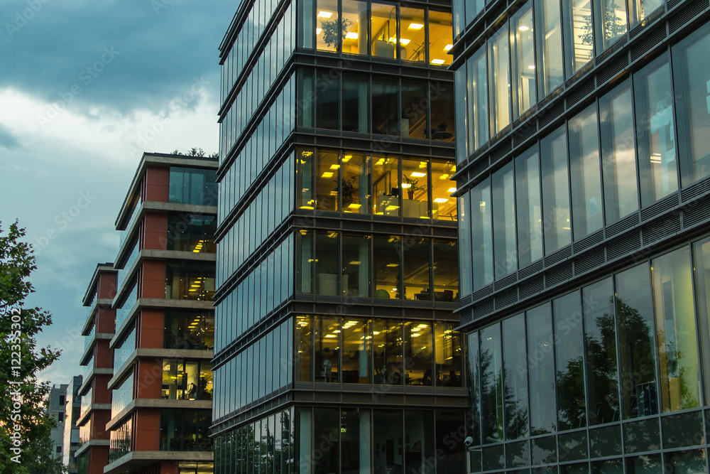 Obraz premium Perfect modern office buildings at dusk. Working time.