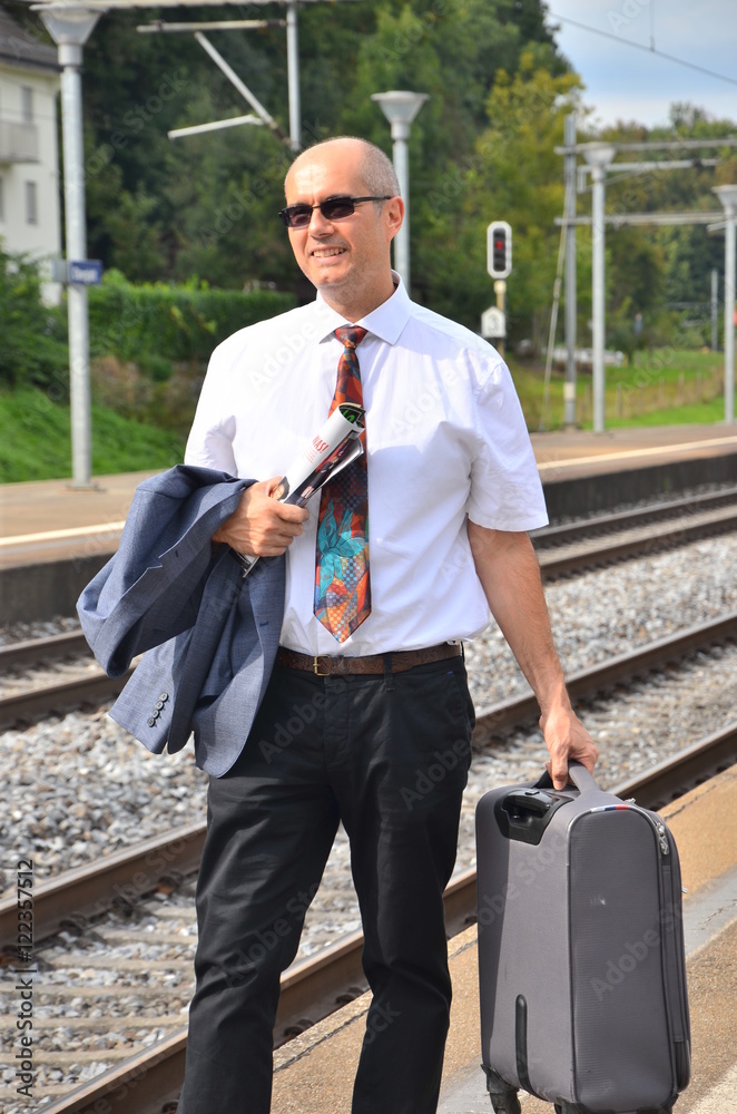 Geschäftsmann am Bahnhof Geschäftsmann am Bahnhof