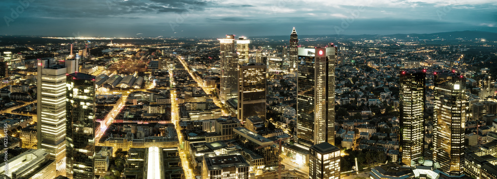 Fototapeta premium Frankfurt Bankenviertel bei Nacht