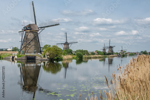 les moulins de kinderdijk - pays Bas