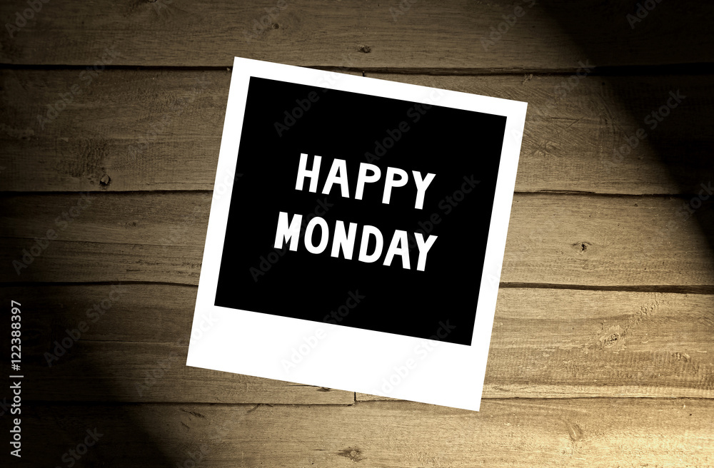 Obraz premium Happy Monday note on brown wooden wall