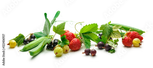 Fototapeta Naklejka Na Ścianę i Meble -  Fresh black currant, gooseberry, strawberry and peas