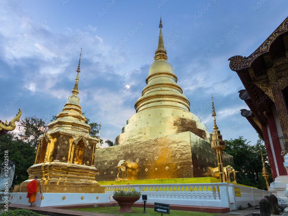 Fototapeta premium Dusk View of the Wat Phra Singh, Chiang Mai, Thailand