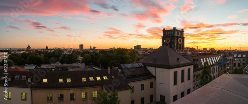 TU München im Sonnenuntergang photo