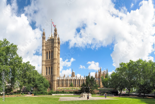 фотография Victoria Tower on a summer day, the south-west end of the Palace of Westminster