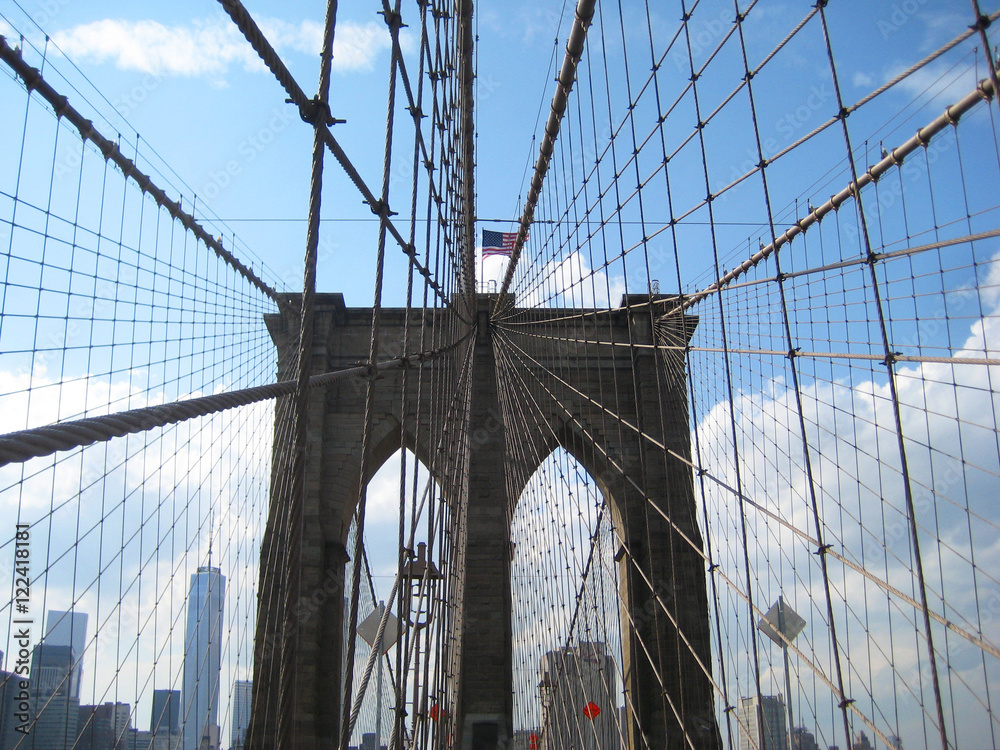 Obraz premium Brooklyn Bridge in New York City, USA one of the most oldest brides in America connects Brooklyn and Manhattan over East river with downtown Manhattan skyscrapers landscape background close up