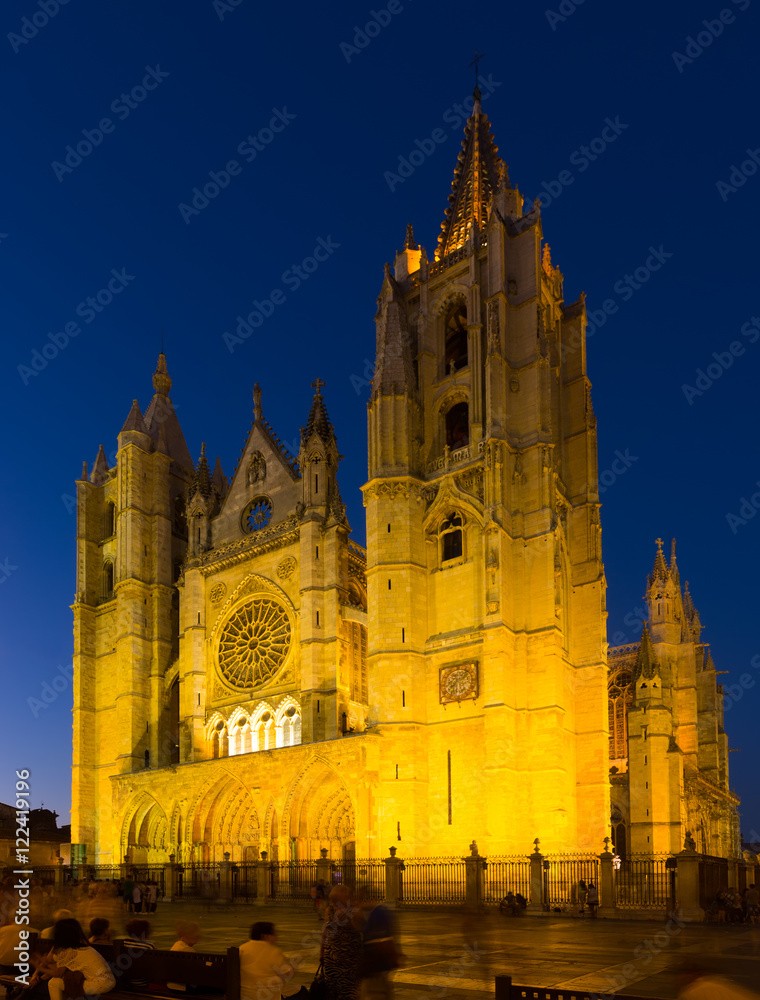 Leon Cathedral in night time