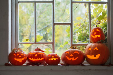 halloween pumpkins on window