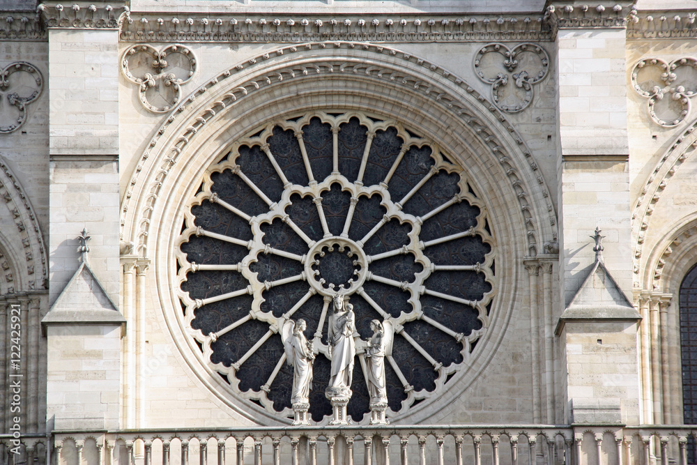 La grande rosace de Notre-Dame-de-Paris, France