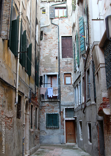 Venetian courtyard © katoosha