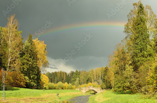 Obraz na płótnie The rainbow in the sky after the rain. w salonie