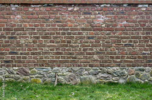 wall / Wall made of bricks and bricks