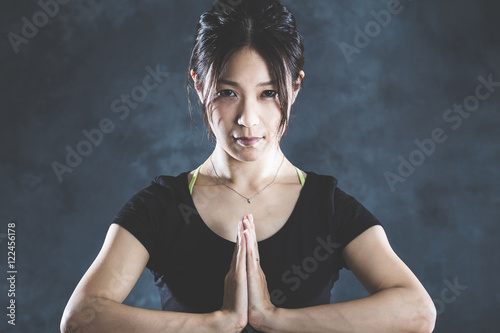 アジア人女性 思考と集中 photo