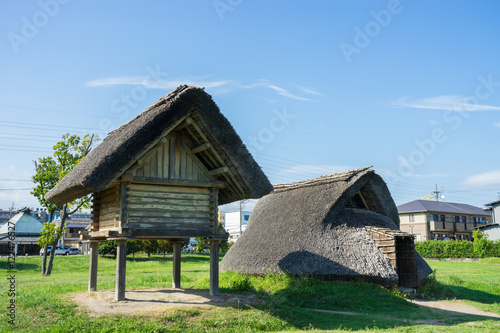 Raised floor storehouse and pit dwelling of Toro photo