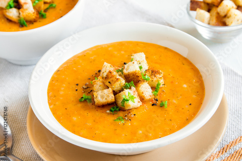 Vegetable soup with croutons