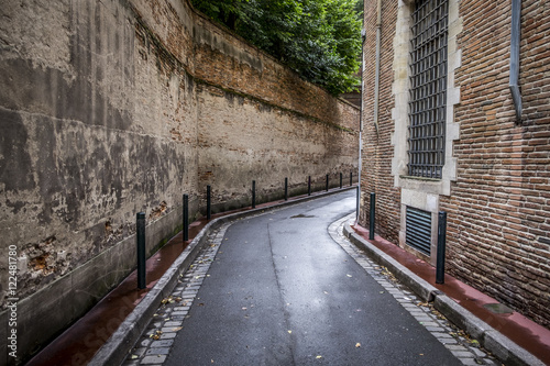 Fototapeta Naklejka Na Ścianę i Meble -  Empty street in Toulouse France