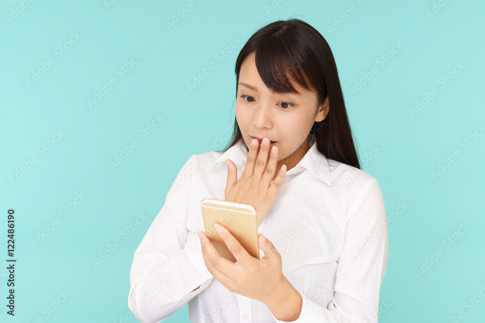 驚く女性 驚く女性