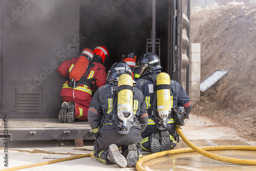 Practices in a flashover container © brutale