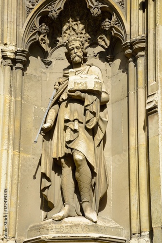 Εκτύπωση καμβά Statue of King Ethelbert on side of Canterbury Cathedral