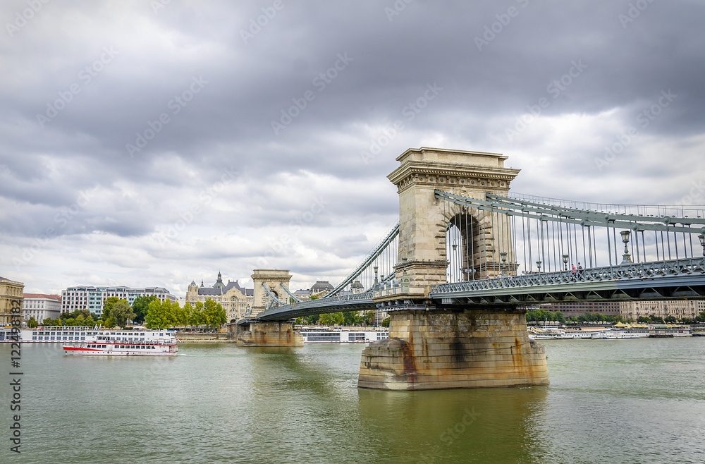 Obraz premium Bridge in Budapest.
