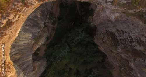 Prohodna cave