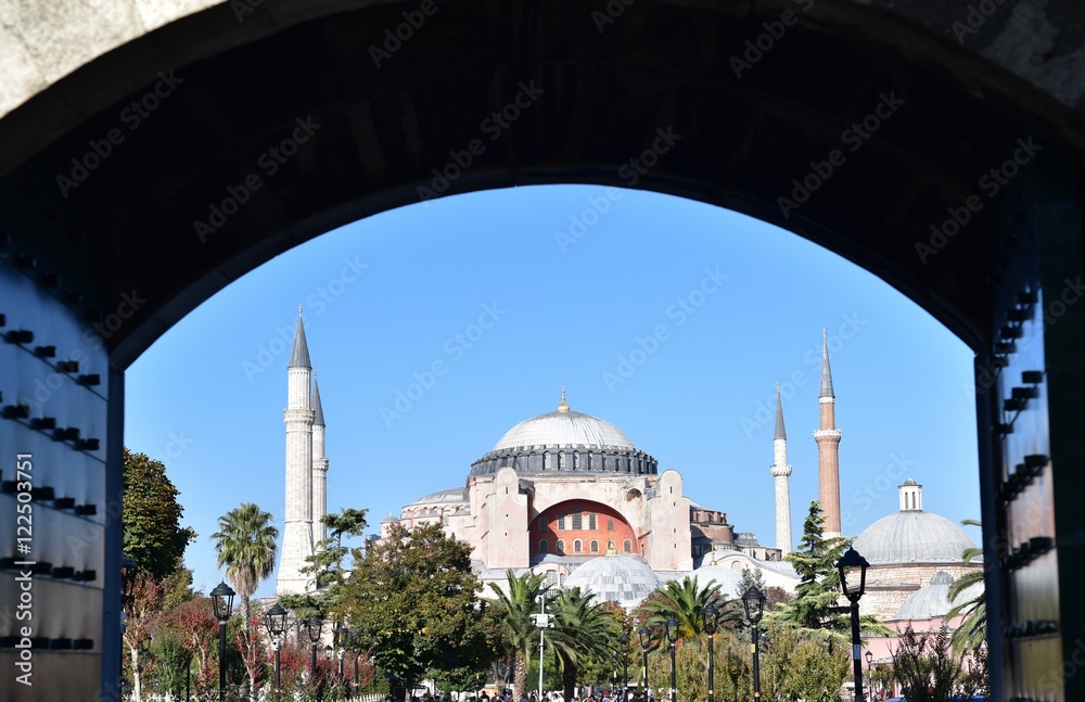 Naklejka premium View of the Hagia Sophia, Istanbul, Turkey, a great architectural marvel dating back to the Byzantine Empire