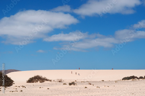 Fuerteventura, Isole Canarie: le dune di sabbia del parco naturale di Corralejo il 31 agosto 2016: 11 chilometri di dune formatesi dalla sabbia del Sahara portata dal vento