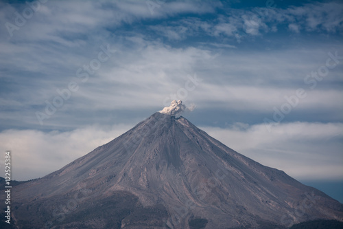 El Volcán de Colima adentro de la selva.