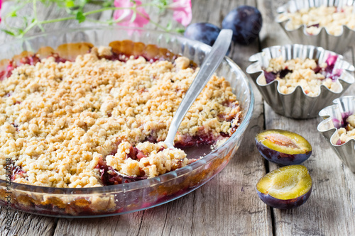 Plum crumble