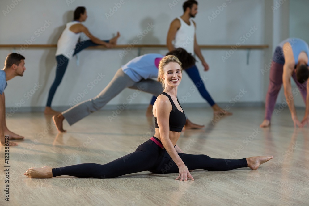 Obraz premium Woman performing stretching exercise