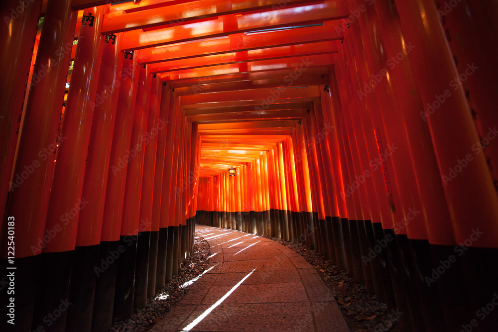 Φωτογραφία Red Torii pole tunnel at Fushimi Inari Shrine, each pole written names of donato