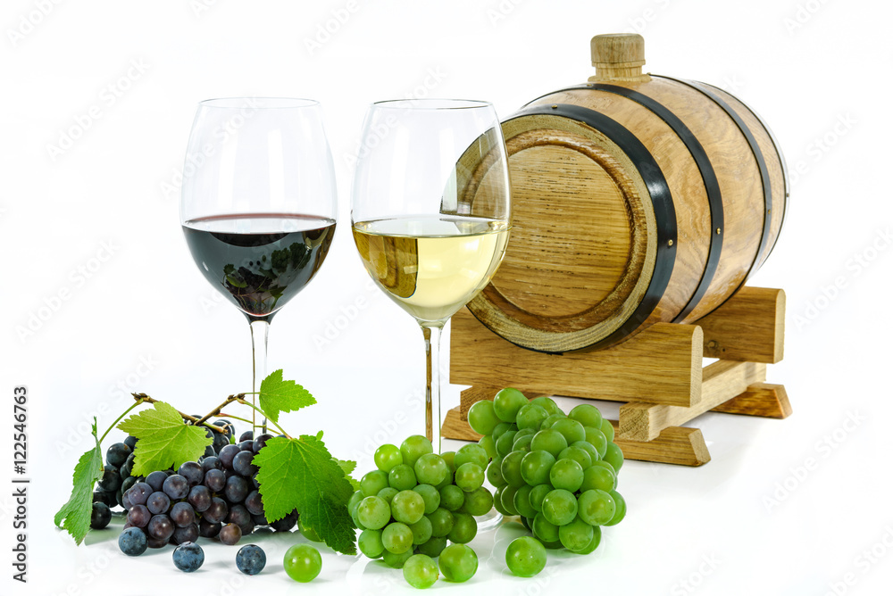 Two types of wine and grapes